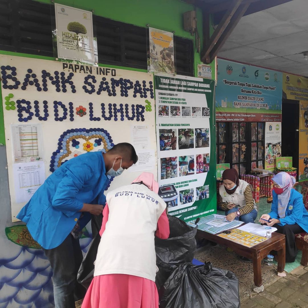 Tim Relawan Bank Sampah Budi Luhur Melaksanakan Kegiatan Rutin ...